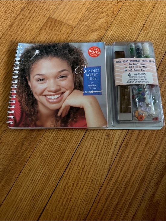 Klutz Other - Girl’s beaded Bobby pin kit